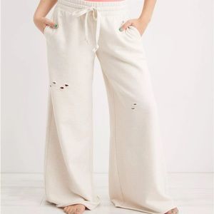 Aerie Skater Sweapants in Cream